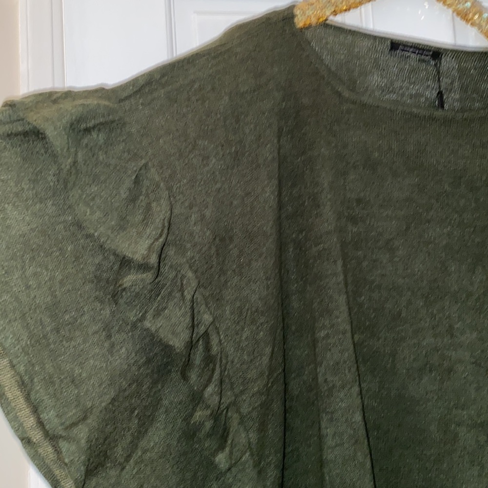 Do Everything In Love Ruffle Sweater/Poncho Green One Size NWT! - Picture 3 of 4
